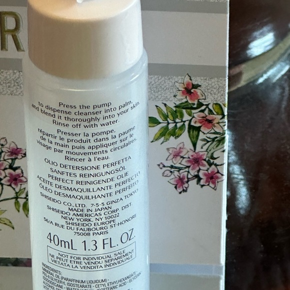 Shiseido Perfect Cleansing Oil Makeup Remover - Picture 4 of 5